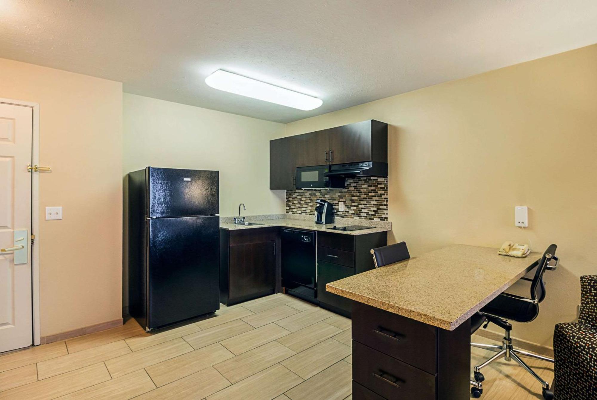Mainstay Suites Fargo - I-94 Medical Center Екстериор снимка