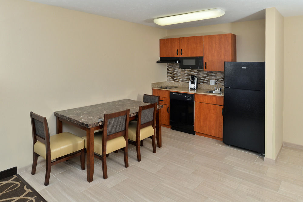 Mainstay Suites Fargo - I-94 Medical Center Екстериор снимка