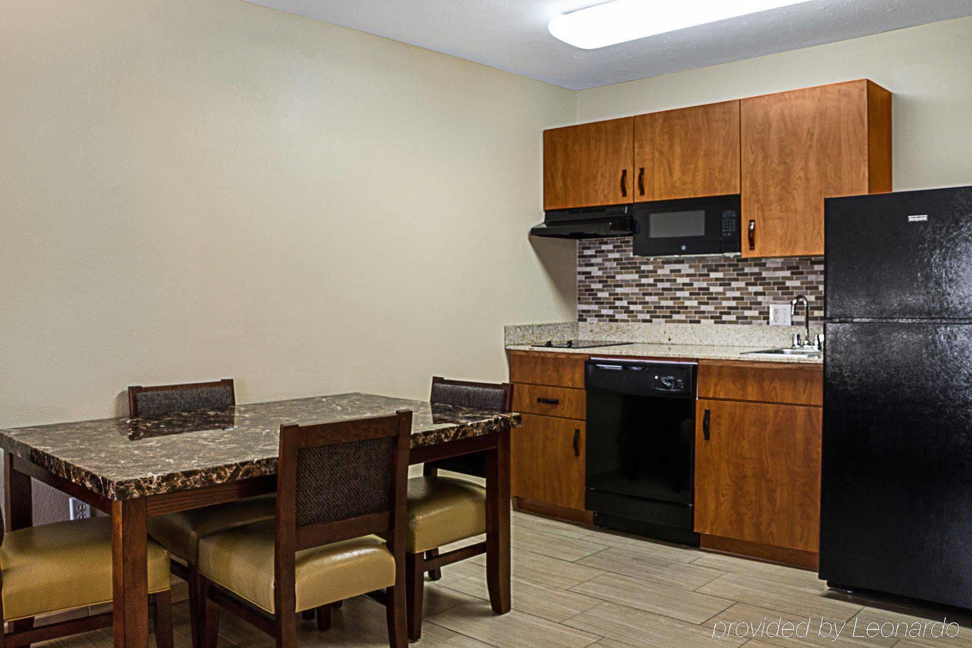 Mainstay Suites Fargo - I-94 Medical Center Екстериор снимка