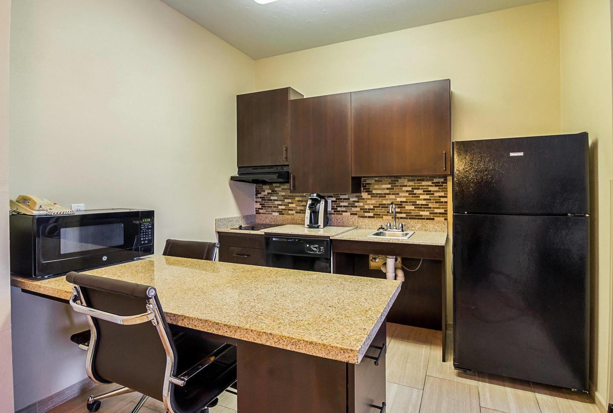 Mainstay Suites Fargo - I-94 Medical Center Екстериор снимка